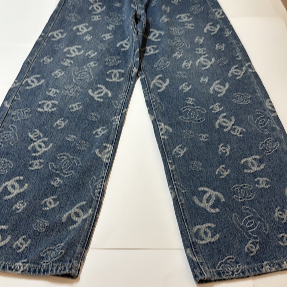 CHANEL Blue Straight Leg Jeans with Logo Design - Picture 4 of 4